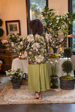 Load image into Gallery viewer, Fleur De Lune Pixie Duster Crop Kimono w/ Florals & Bees