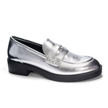 Load image into Gallery viewer, Metallic Silver Porter Loafer
